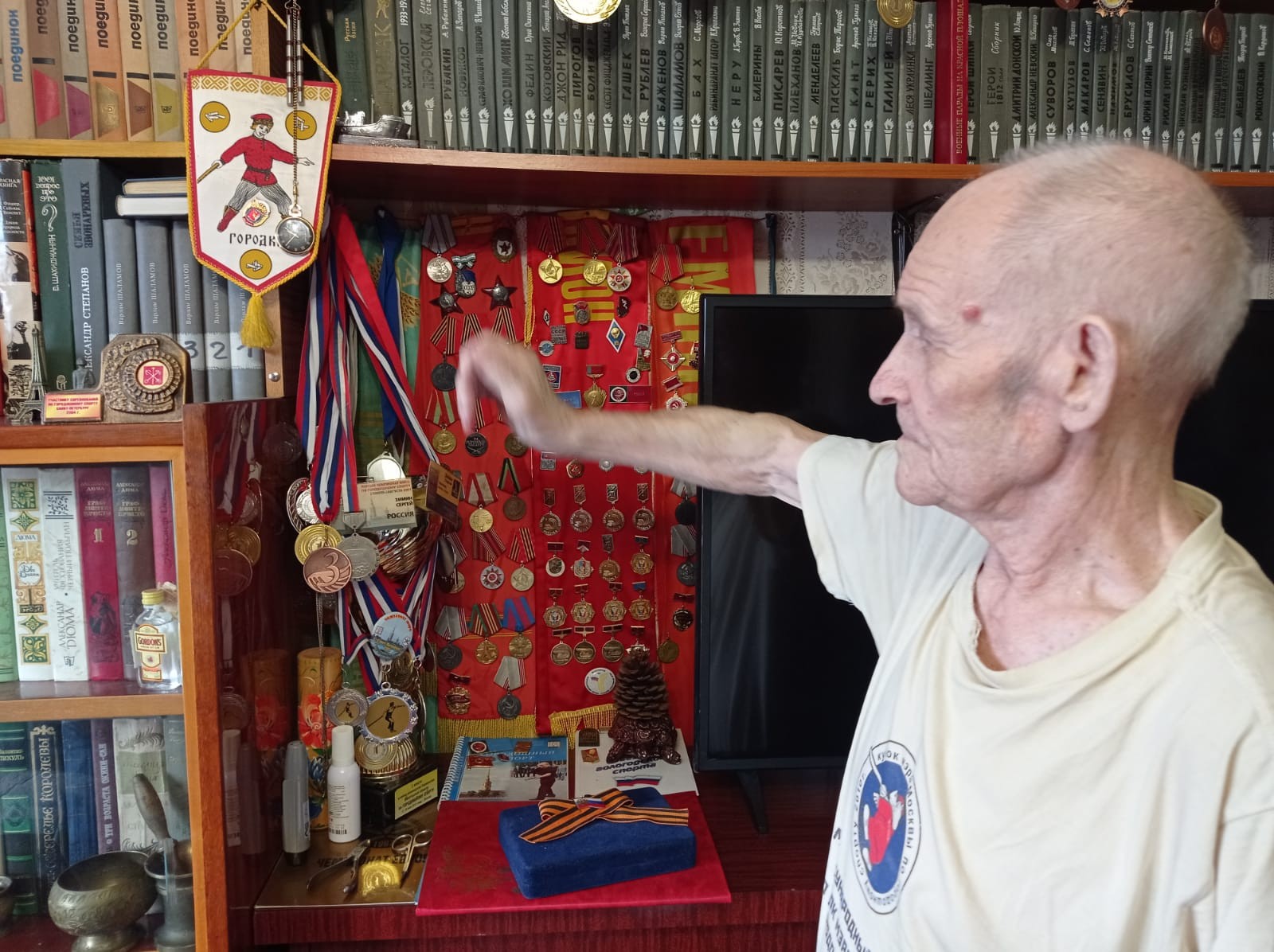 Вологодские газовики поздравили ветеранов с Днем Победы