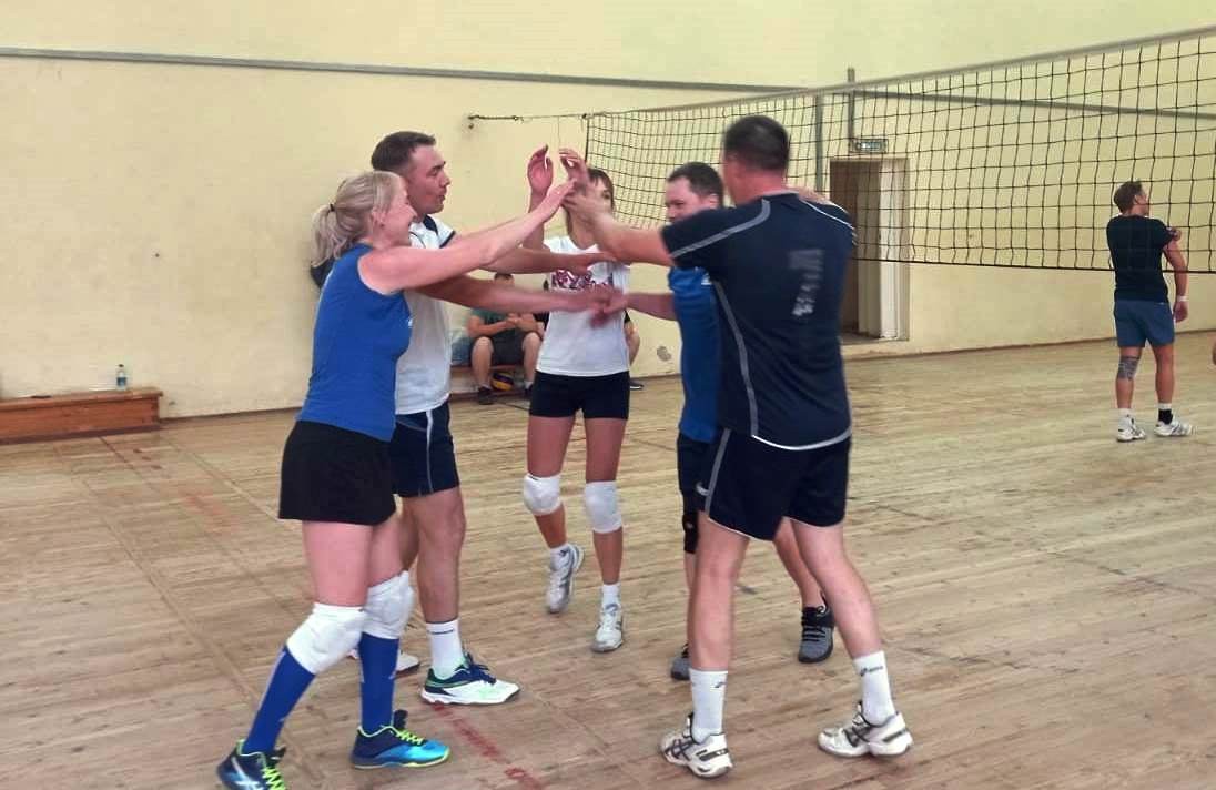 Вологодские газовики провели товарищеский матч по волейболу