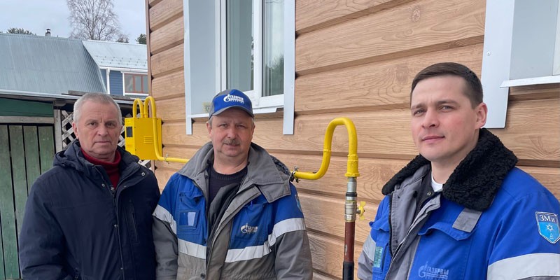 В поселке Кадуй Вологодской области подключают к новым распределительным сетям домовладения по улице Пионеров