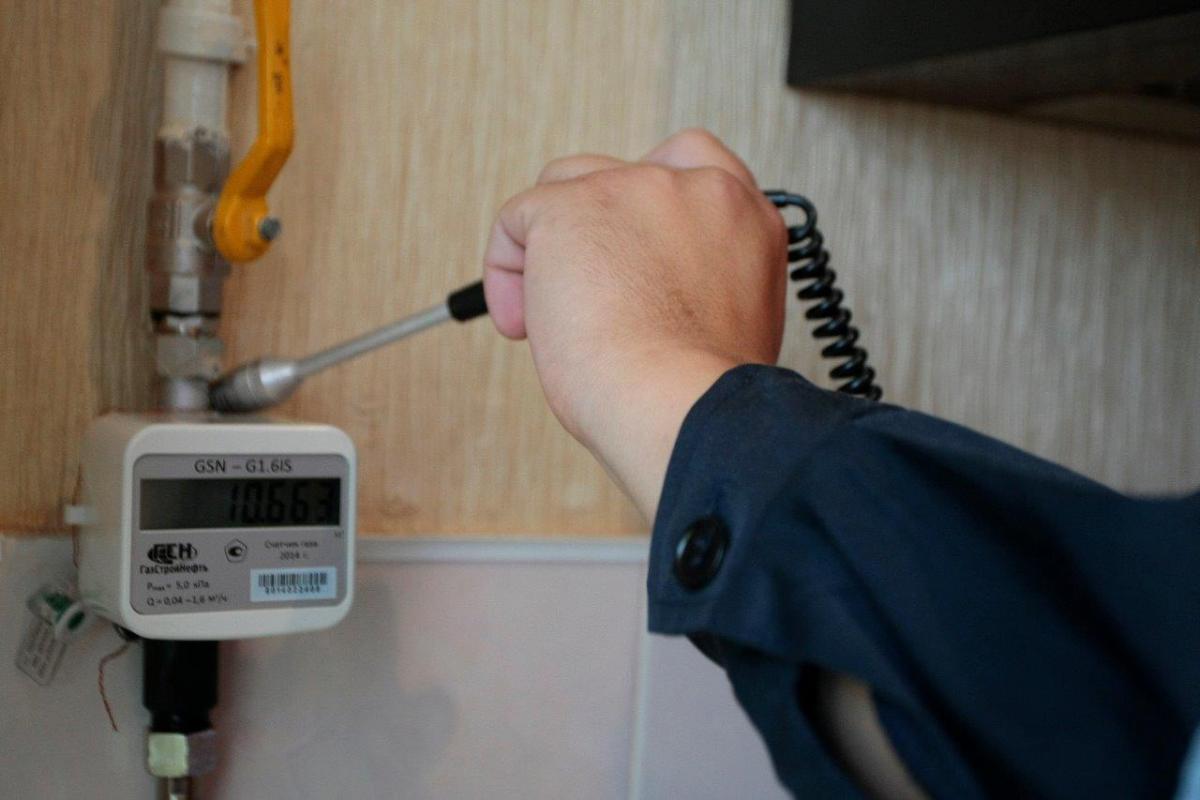 Специалист «Газпром межрегионгаз Вологда» выявил утечку газа после монтажа прибора учета мастером сторонней организации