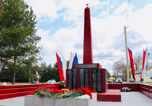 6 мая в рамках Всероссийской акции «Храним огонь Победы», одновременно зажглись 80 Вечных огней во всех восьми федеральных округах России.